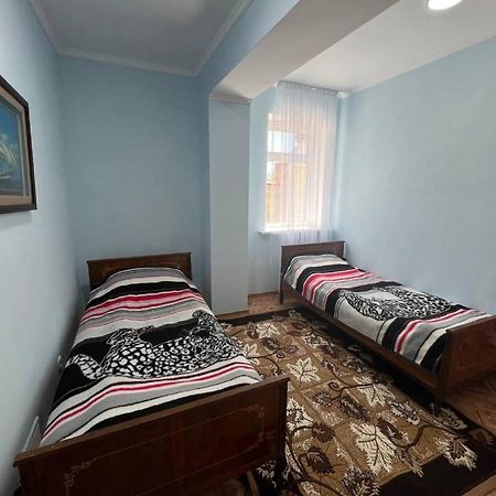 Tan Nuru Guest House Гостевой Дом Тан Нуру チョルポン・アタ エクステリア 写真