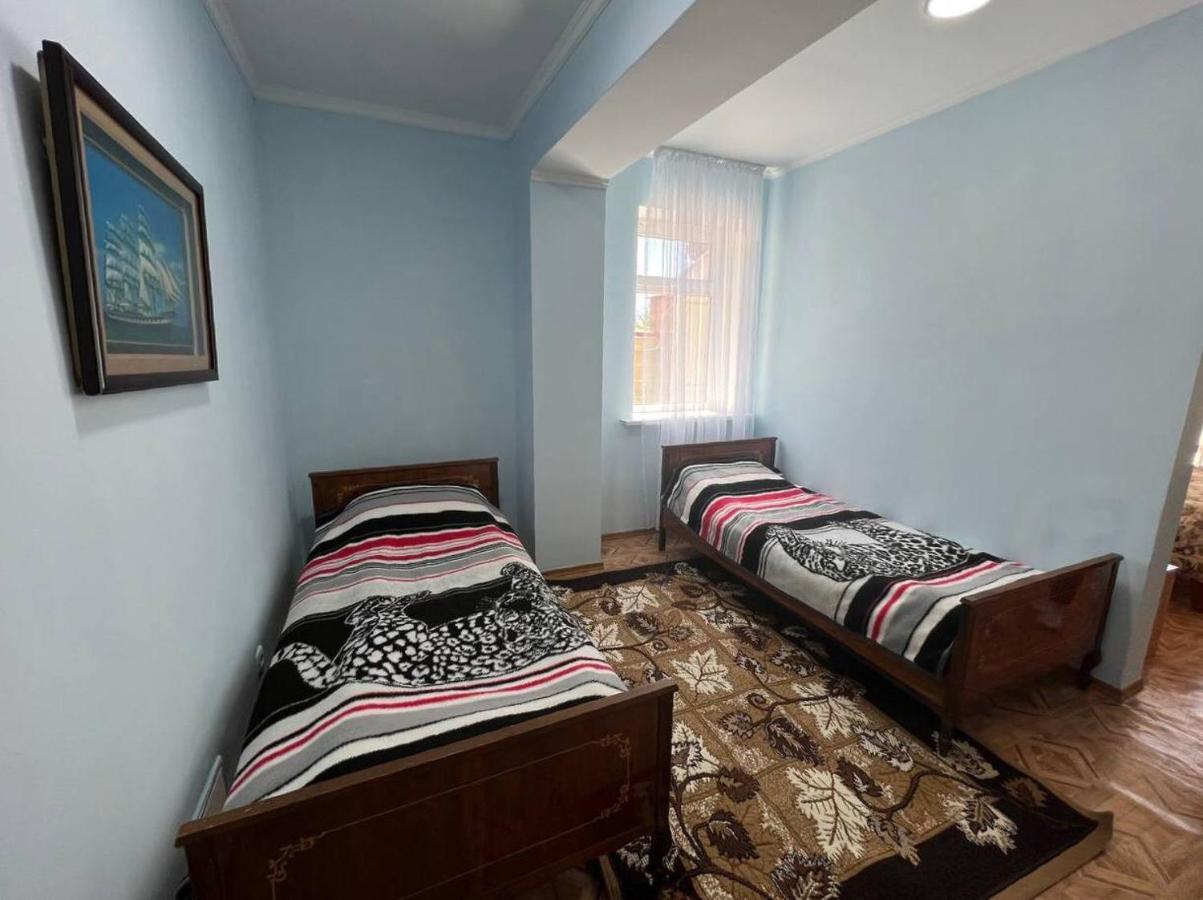 Tan Nuru Guest House Гостевой Дом Тан Нуру チョルポン・アタ エクステリア 写真