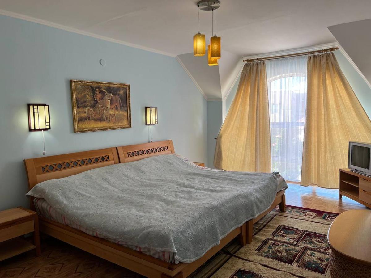 Tan Nuru Guest House Гостевой Дом Тан Нуру チョルポン・アタ エクステリア 写真