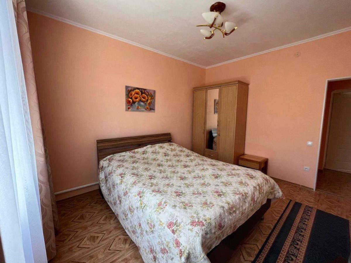 Tan Nuru Guest House Гостевой Дом Тан Нуру チョルポン・アタ エクステリア 写真