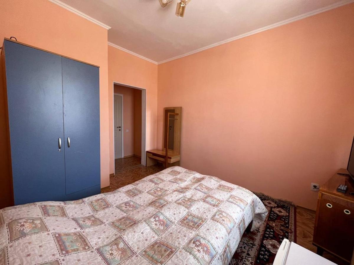 Tan Nuru Guest House Гостевой Дом Тан Нуру チョルポン・アタ エクステリア 写真