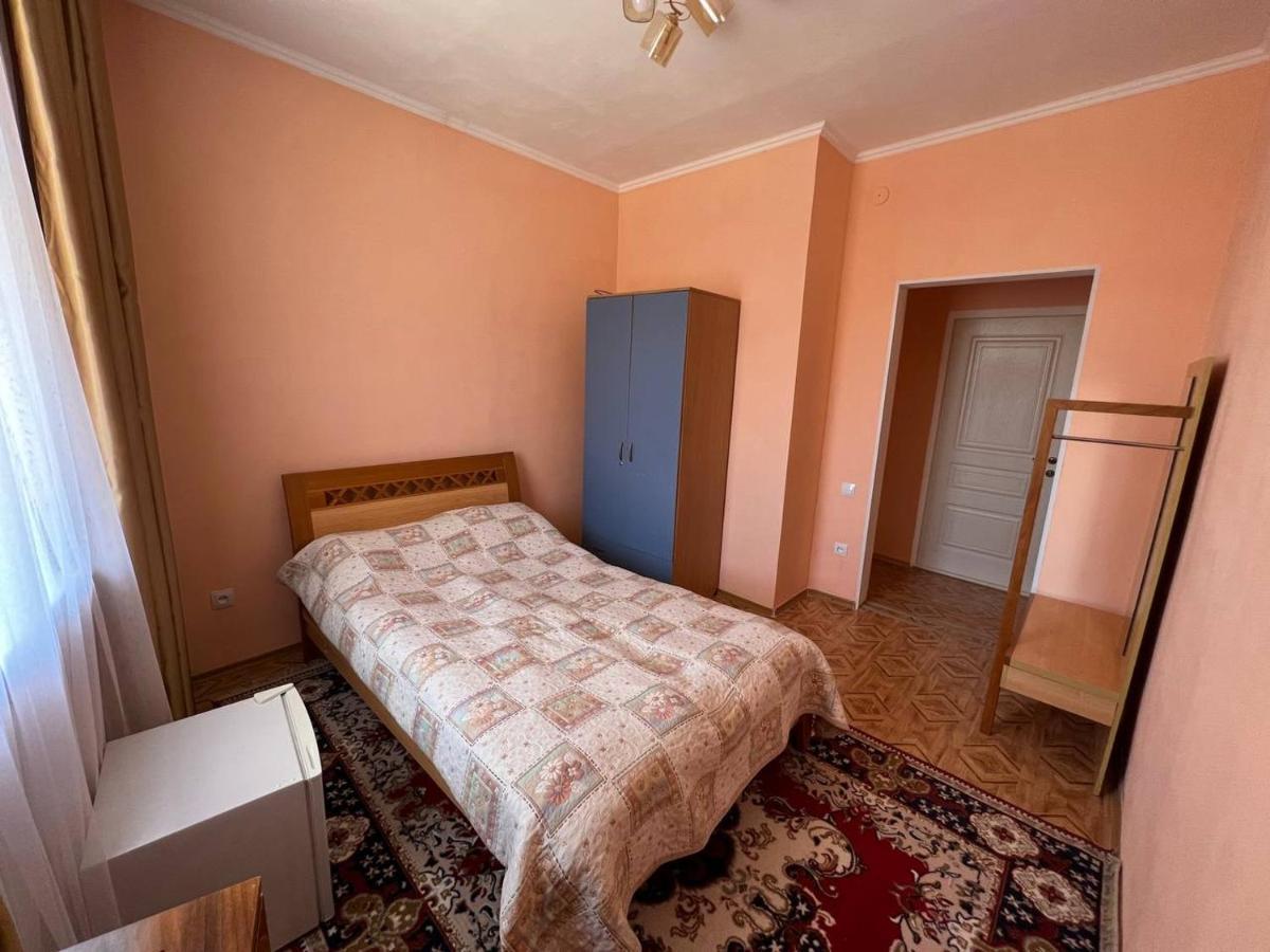 Tan Nuru Guest House Гостевой Дом Тан Нуру チョルポン・アタ エクステリア 写真