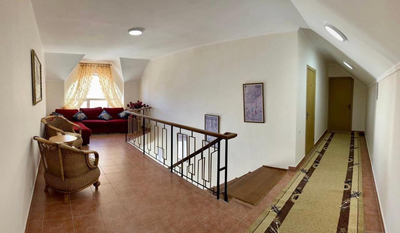 Tan Nuru Guest House Гостевой Дом Тан Нуру チョルポン・アタ エクステリア 写真