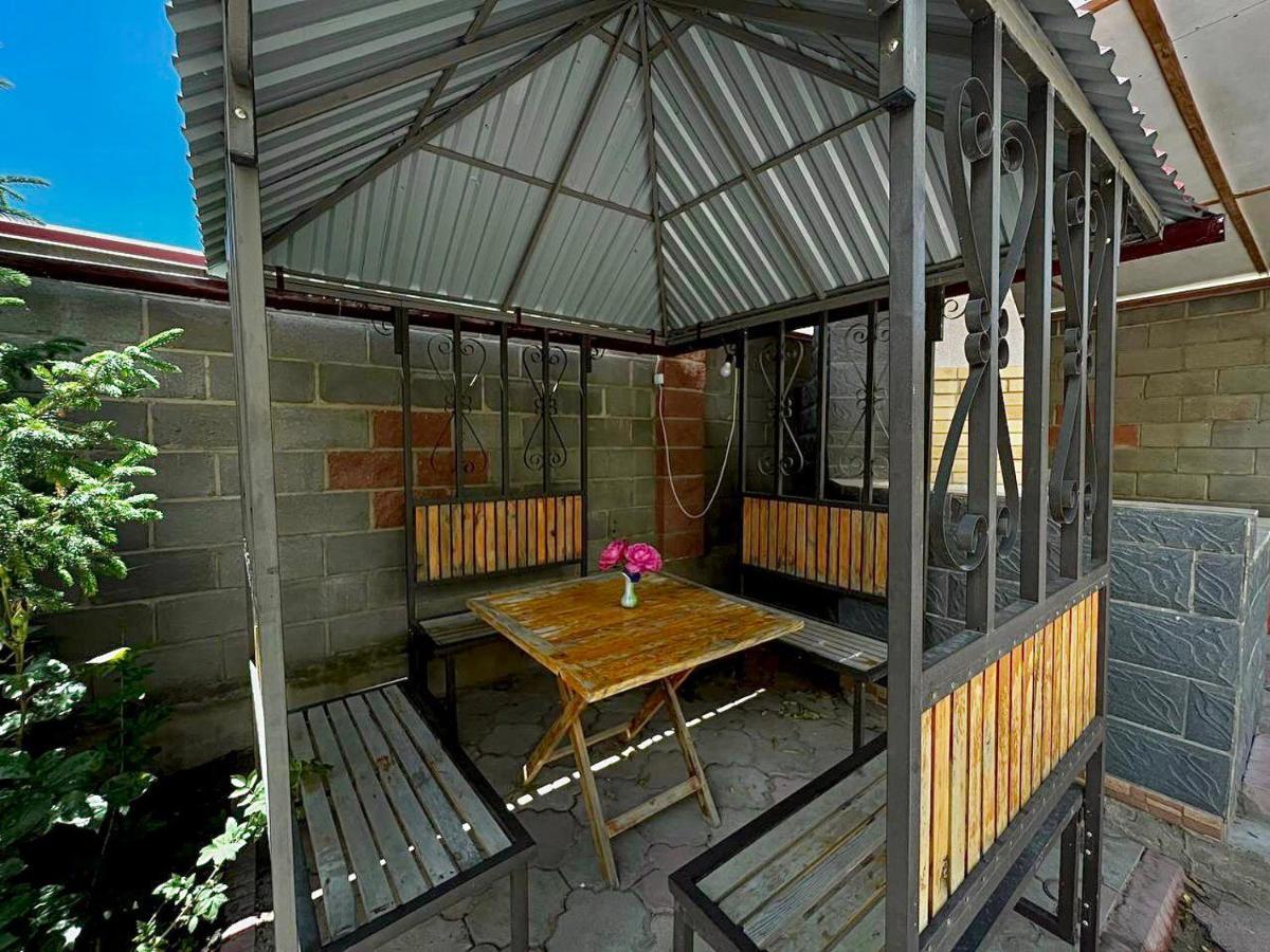 Tan Nuru Guest House Гостевой Дом Тан Нуру チョルポン・アタ エクステリア 写真