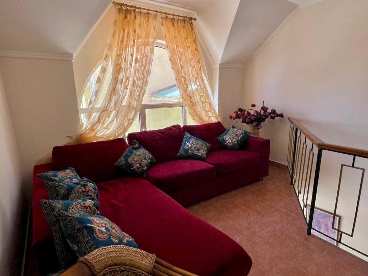Tan Nuru Guest House Гостевой Дом Тан Нуру チョルポン・アタ エクステリア 写真